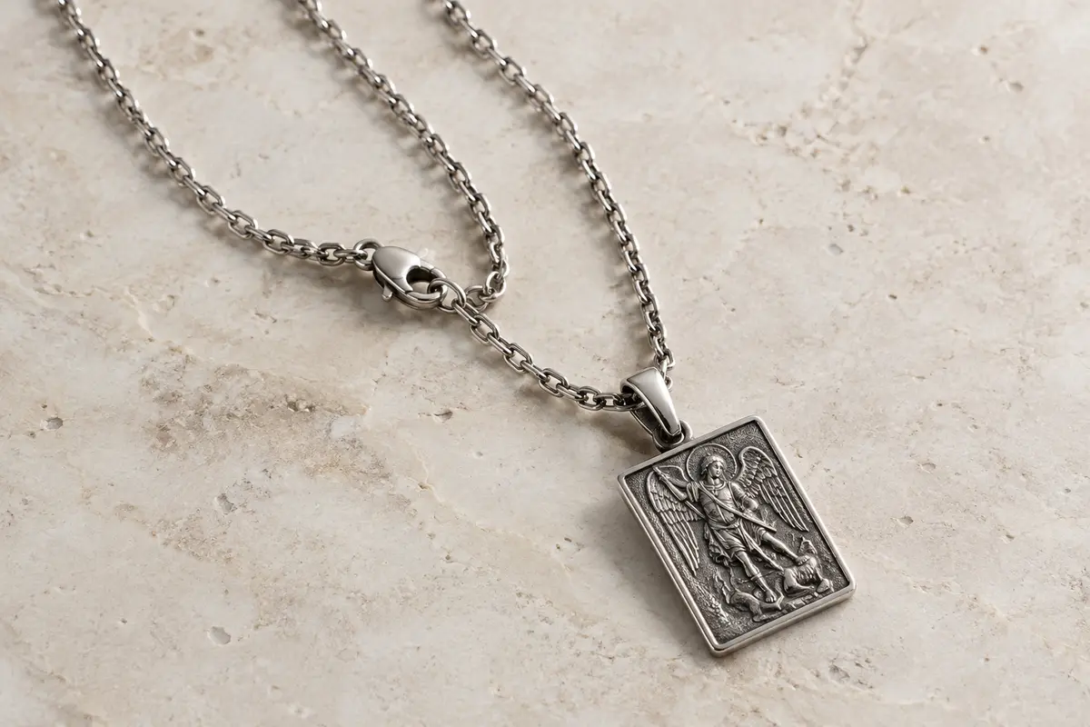 Collier HZMAN en acier inoxydable avec médaille carrée de saint Michel et chaîne à maillons