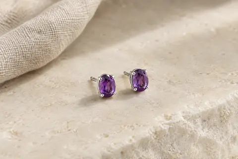 Paire de puces ovales en argent 925 serties chacune d’une améthyste violette